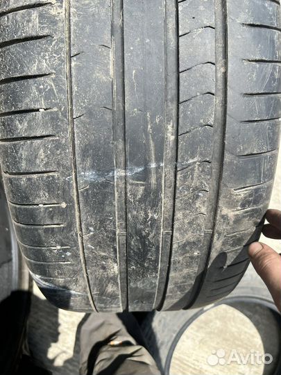 Pirelli P Zero 275/40 R21 и 315/35 R21 111Y