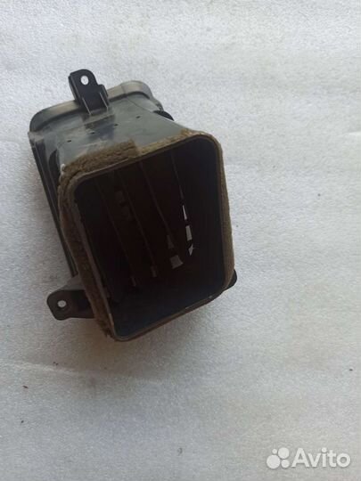 Дефлектор воздуховода левый Honda Civic 4 D