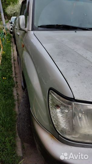 Крыло переднее левое Toyota Land Cruiser 100 LX470