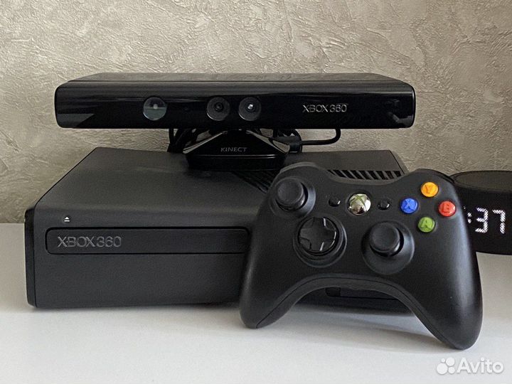 Xbox 360 slim + kinect + 1 джойстик + 1 игра