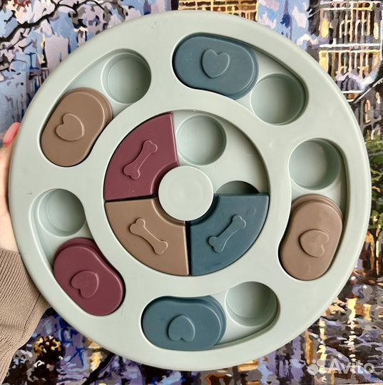 Игрушка для собак и кошек интерактивная кормушка