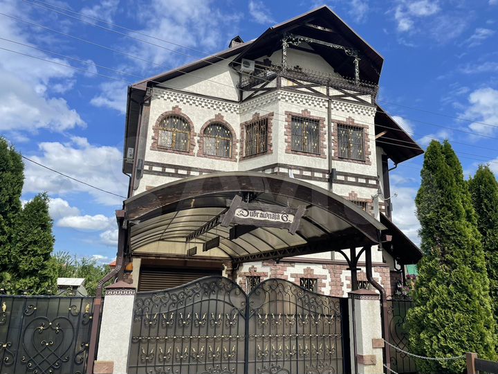 Дом 435 м² на участке 12 сот.