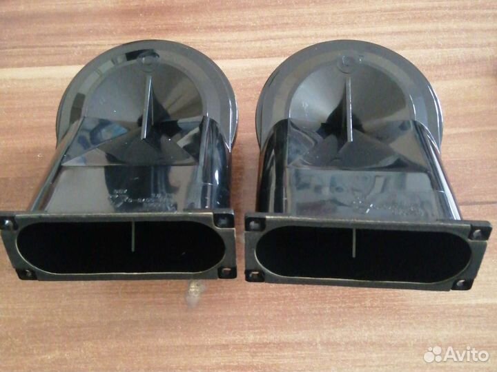 Динамики с рупором