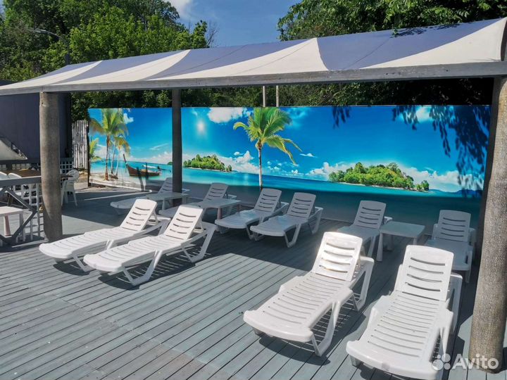 Отдых у бассейна