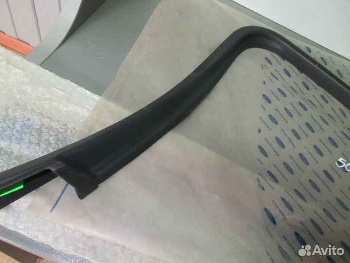 Уплотнитель стекла двери задней правой ford Focus