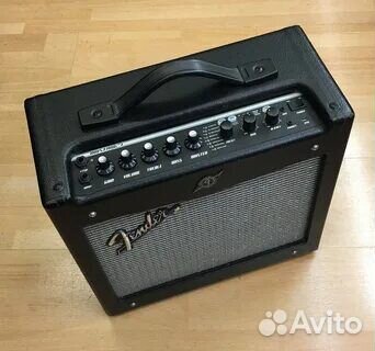 Fender mustang I (V2) гитарный комбик 20 Вт