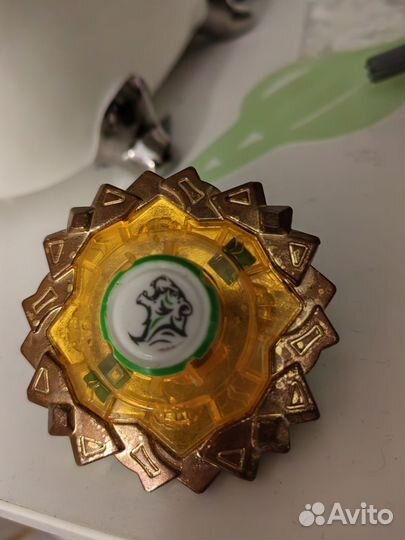 Волчок бэйблейд