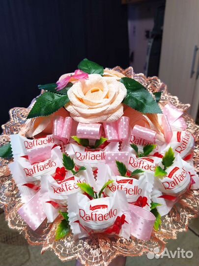 Сладкие букеты и шоколадные наборы