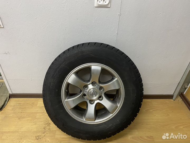 Bridgestone Blizzak DM-V2 265/65 R17