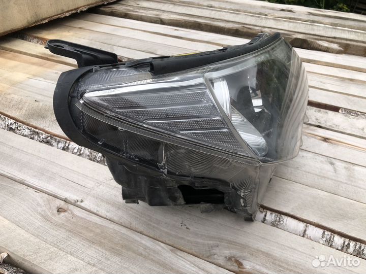 Фара правая Toyota RAW4