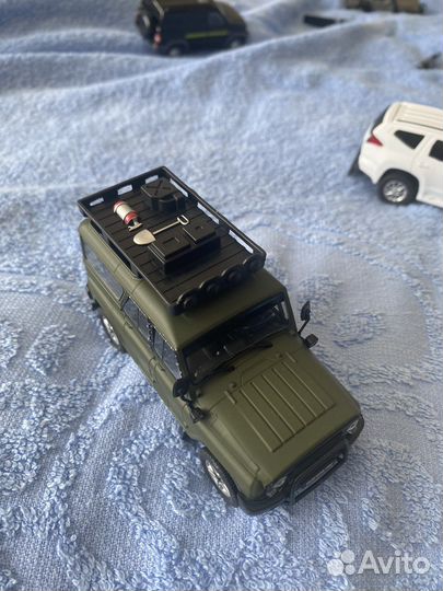 Модель автомобиля 1:43 внедорожники