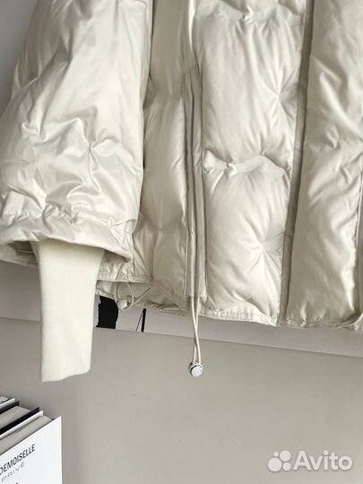 Куртка на пуху весенняя женская молочная