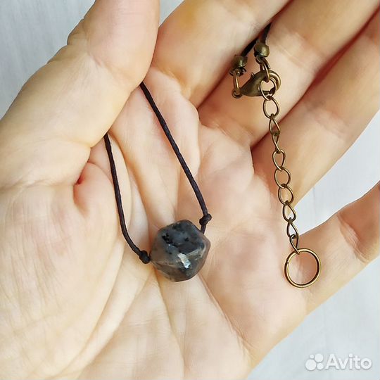 Кулон-талисман Ларвикит