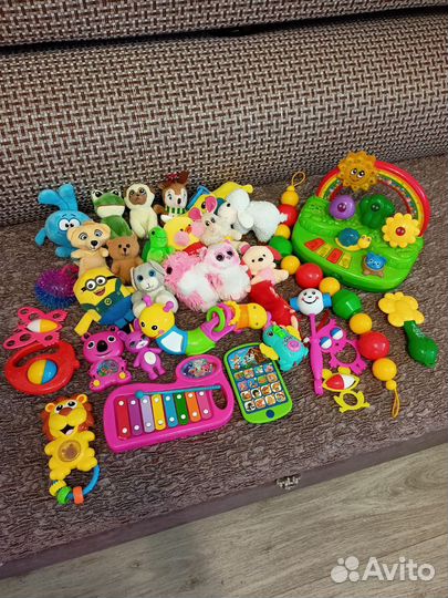 Развивающие игрушки для малышей пакетом