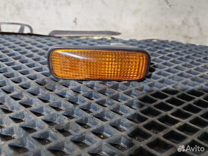 Повторитель в крыло левый Honda Torneo CF4 F20