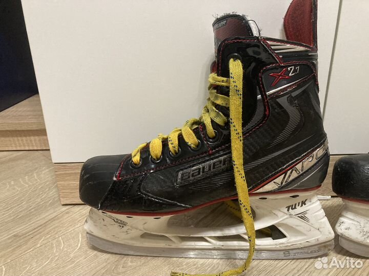 Коньки хоккейные