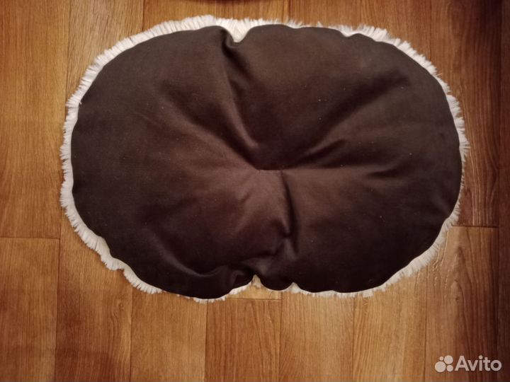 Лежанка для кошек и собак мелких и средних пород