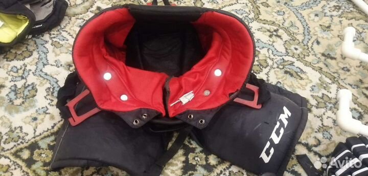 Хоккейная форма, панцирь, шорты