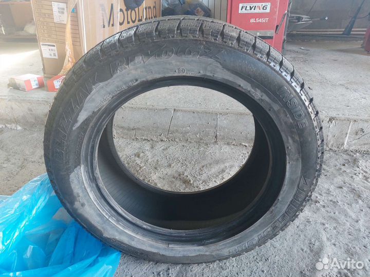 Bridgestone Blizzak Revo GZ 235/55 R17