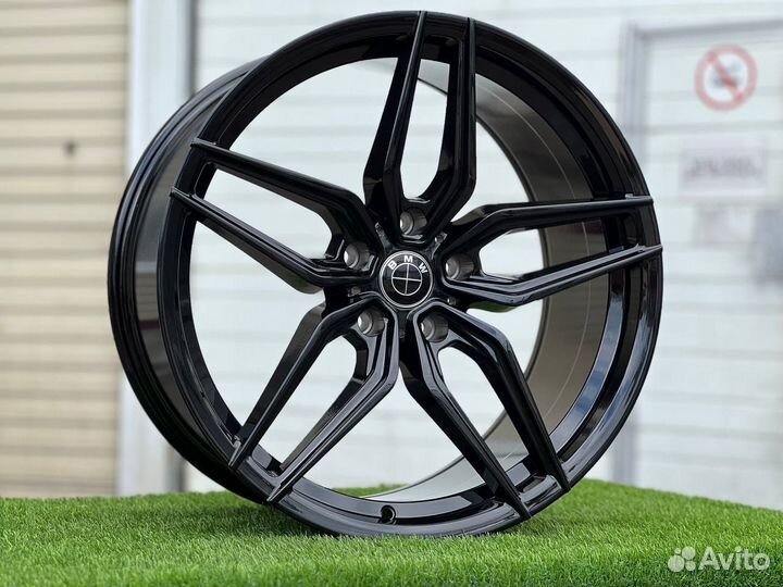 Новые разноширокие R20 диски на BMW