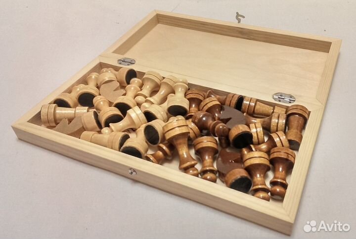 Шахматы лакированные дерево 30смх30см пр-во Россия