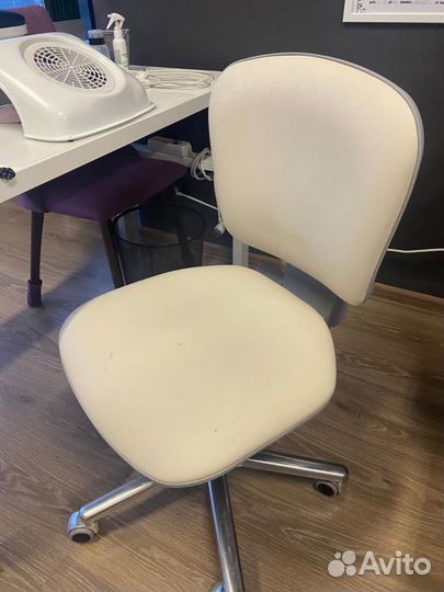 Стул для мастера маникюра