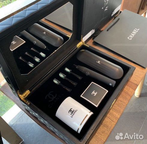 Электрическая зубная щетка Chanel