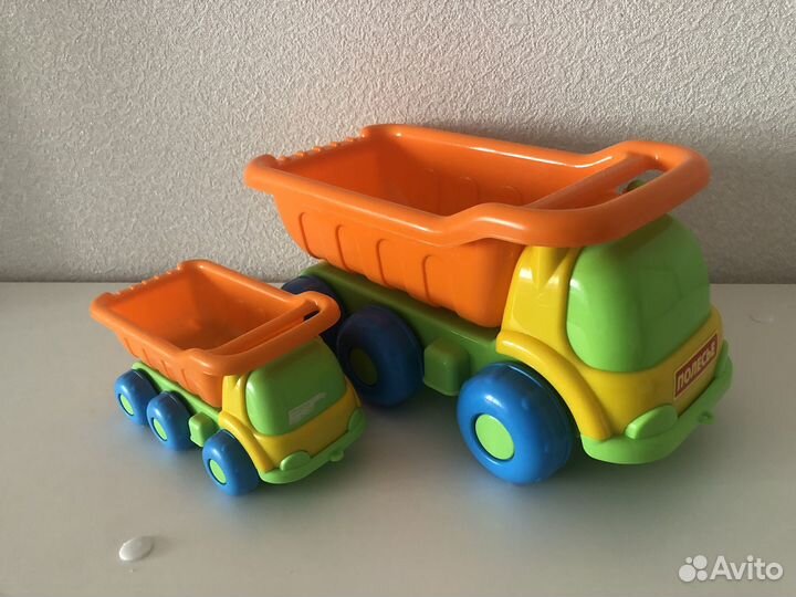 Грузовик и мяч игрушки