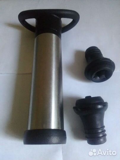 Вакуумный насос с пробками