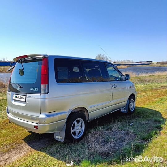 Toyota Town Ace Noah 2.0 AT, 2000, 330 000 км