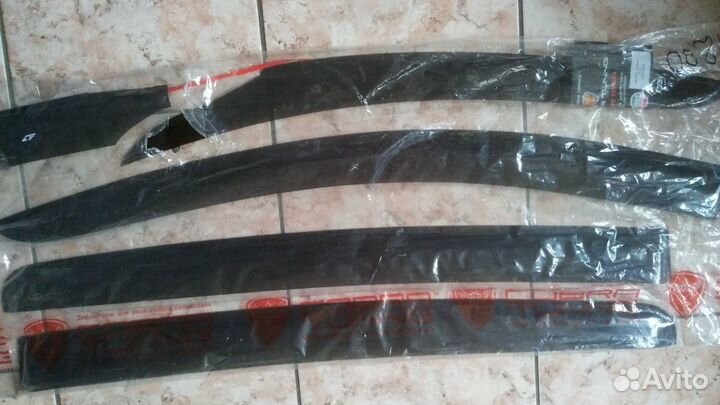 Наклодные дифлекторы на окна автомобиля Сандеро 2