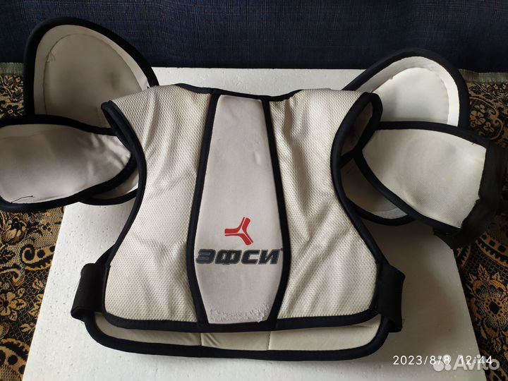 Хоккейная форма, Хоккейный шлем, щитки хоккейные