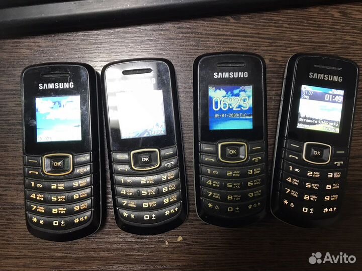 Телефон Samsung E1080