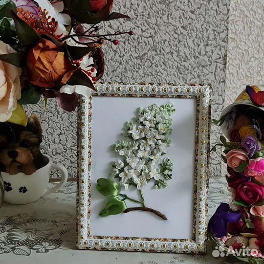 Картина вышивка лентами. Ветка сирени