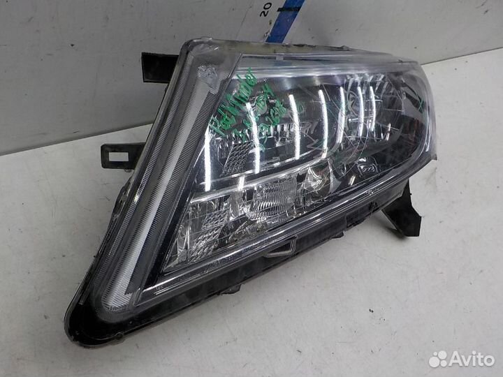 Фара левая Nissan Pathfinder