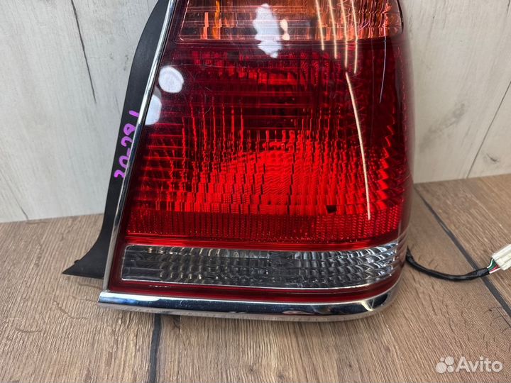 Фонарь правый Toyota Crown Majesta JZS173 2001