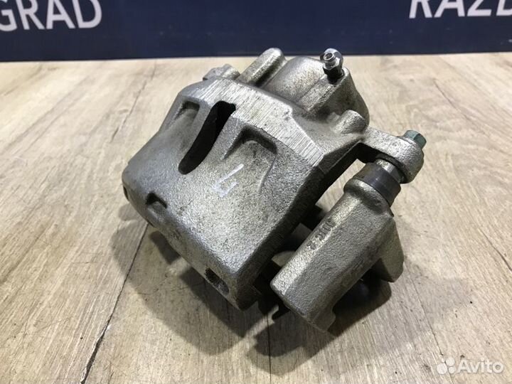 Суппорт передний левый Toyota Camry GSV50 3.5