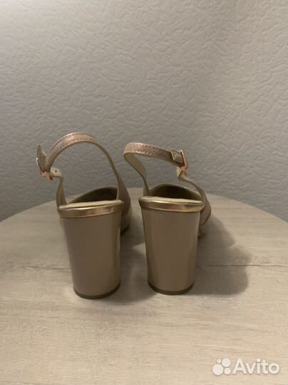 Босоножки 37