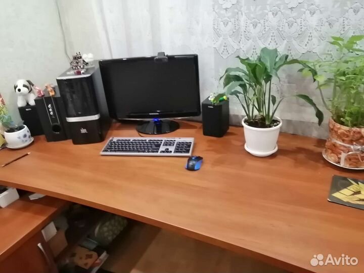 Письменный стол из массива дерева