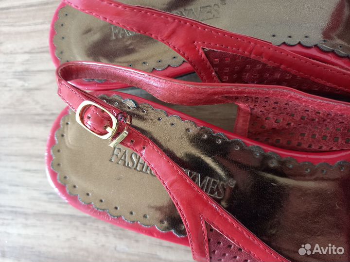 Босоножки новые 36 р с закрытым квадратным носом