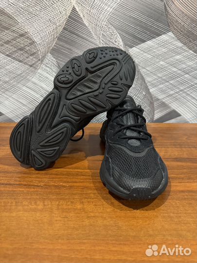 Кроссовки Adidas ozweego размер 38