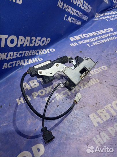 Передний правый замок двери Chevrolet Niva