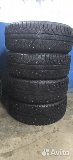 Bridgestone Ice Cruiser 7000 215/60 R17 100T