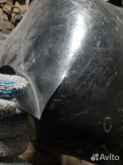 Подкрылок (локер ) передний правый Mercedes-Benz