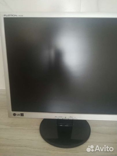 Монитор LG flatron e 1942