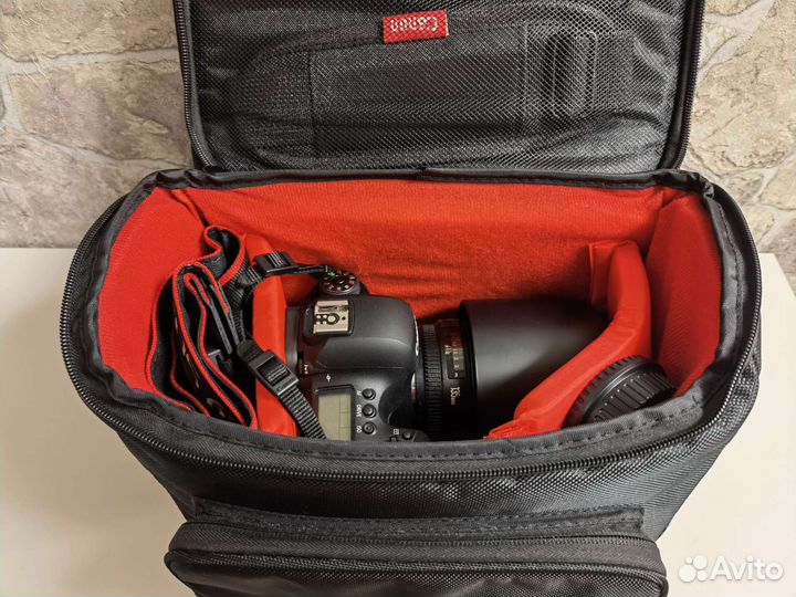 Зеркальный фотоаппарат Canon 6D Mark II