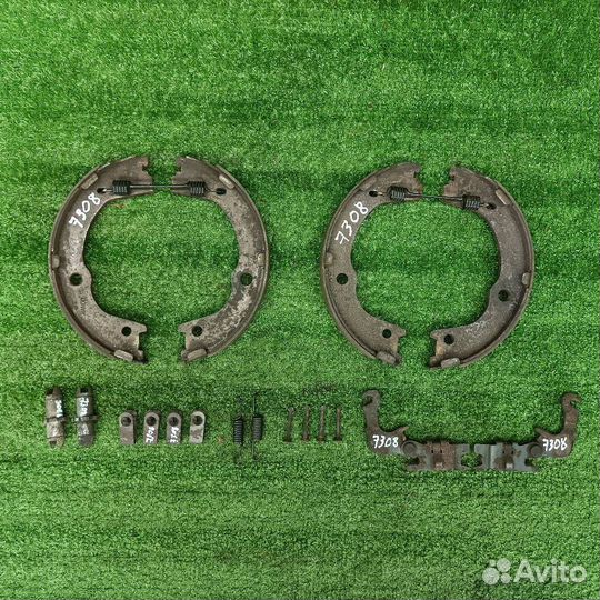 Комплект монтажный тормозных колодок задний