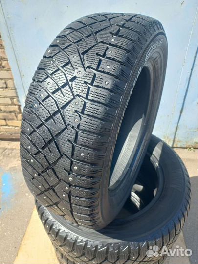 Nitto Therma Spike 215/60 R16