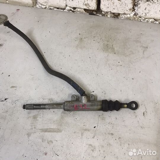 Цилиндр сцепления главный BMW e32