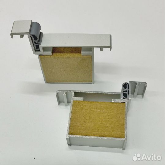 Скрытые дверь под обои